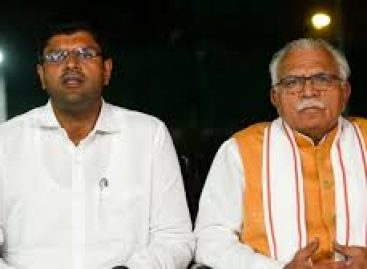 बीते मार्च के मात्र 10 दिन के लॉकडाउन में ही हरियाणा की खट्टर सरकार का खजाना रिक्त हो चुका है, कर्मचारियों को वेतन व पेंशनर्स को पेंशन देने के लिये केन्द्र सरकार से जुगाड़बाज़ी करके 15-20 दिन की देरी से वेतन आदि का भुगतान किया गया