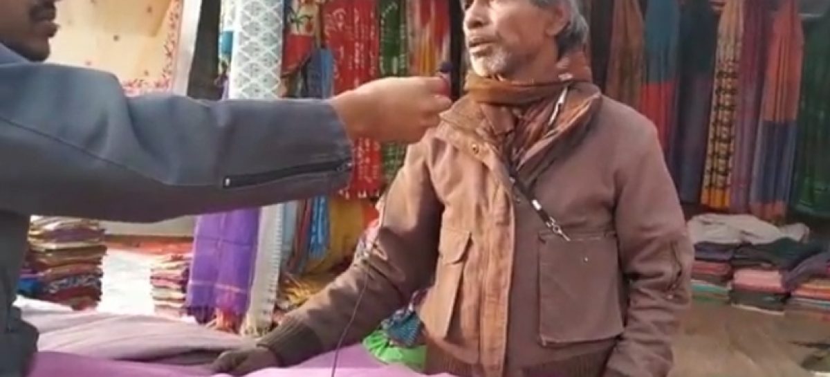 आइये कारीगरों के आईने से भी सूरजकुंड मेला देखें…..  सिर्फ ठेलमठेल और मोल-भाव नहीं, कला-कौशल की  परंपरा को भी जानिये