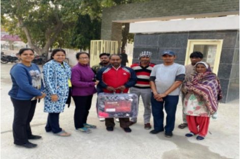 हर माह के पहले सप्ताह में ये गुंडे कूड़ा उठा कर लाने वालों की कुल कमाई का करीब एक चौथाई वसूलते हैं।