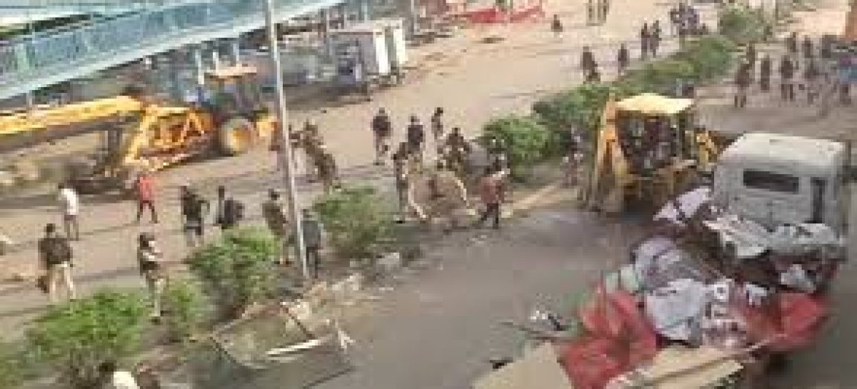 कोरोना की आड़ में शाहीनबाग के प्रदर्शन को तोडऩे के लिए केंद्र और दिल्ली सरकार ने मीडिया में खबरें प्लांट कराईं।