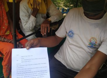 रोते हुए रमेश ने कहा कि भीख मांगनी पड़ेगी वो भी अपने बच्चों को साथ लेकर ऐसा दिन भी आएगा, ये नहीं सोचा था साहब कभी।