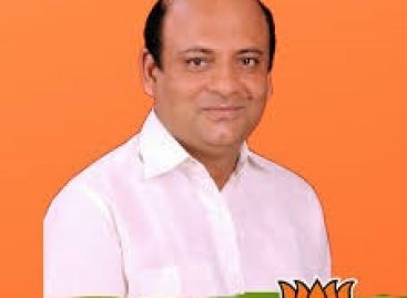 आदेश में यह भी कहा गया है कि कम से कम 500 रुपये का सामान मंगाने पर ही दुकानदार घर तक सामान भेजेगा और जो लडक़ा आएगा उसे भी कुछ दे कर विदा किया जाए।