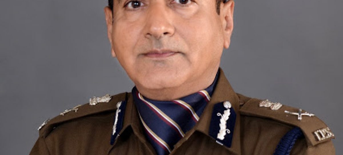 हरियाणा डीजीपी मनोज यादव सोलह साल आईबी में रहे और उसके बाद उनकी नाक के नीचे शराब का धंधा एक सबइंस्पेक्टर  करवा ले, बात जमी नहीं…