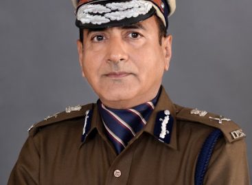 हरियाणा डीजीपी मनोज यादव सोलह साल आईबी में रहे और उसके बाद उनकी नाक के नीचे शराब का धंधा एक सबइंस्पेक्टर  करवा ले, बात जमी नहीं…