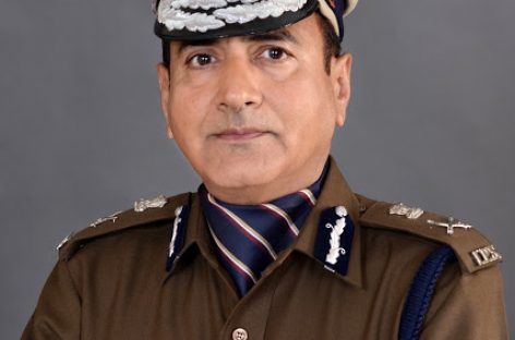 हरियाणा डीजीपी मनोज यादव सोलह साल आईबी में रहे और उसके बाद उनकी नाक के नीचे शराब का धंधा एक सबइंस्पेक्टर  करवा ले, बात जमी नहीं…
