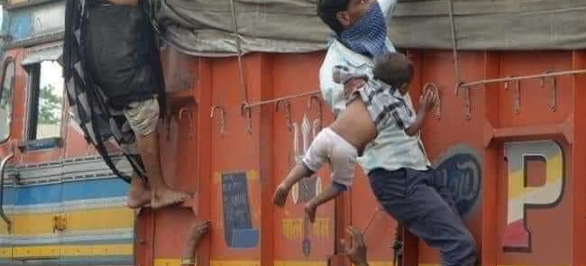 मज़दूरों की औकात गुलामों से ज्यादा नहीं है… अजातशत्रु