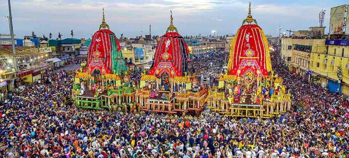 रथ यात्रा प्रतिबंध के 18 जून के आदेश के समय धार्मिक स्वतंत्रता के अधिकार की बात करने वाले संविधान के अनुच्छेद 25 की दुहाई देने वाला सुप्रीम कोर्ट 22 जून को धार्मिक बराबरी के इस अधिकार को चार दिन में ही भूल जाता है।