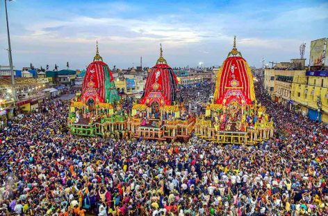 रथ यात्रा प्रतिबंध के 18 जून के आदेश के समय धार्मिक स्वतंत्रता के अधिकार की बात करने वाले संविधान के अनुच्छेद 25 की दुहाई देने वाला सुप्रीम कोर्ट 22 जून को धार्मिक बराबरी के इस अधिकार को चार दिन में ही भूल जाता है।