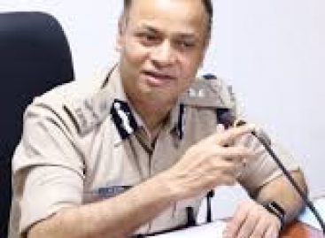 जो धंधेबाज़ पुलिस पकड़ से बचे हुए थे, वे पकड़ में आ जाते हैं और सेटिंग कर लेते हैं, जो पहले से ही सेट होते हैं उन पर यह कह कर फटीक बढ़ा दी जाती है कि अब तो अखबार में छप गयी है, खतरा बढ़ गया है