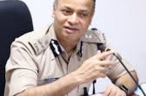 जो धंधेबाज़ पुलिस पकड़ से बचे हुए थे, वे पकड़ में आ जाते हैं और सेटिंग कर लेते हैं, जो पहले से ही सेट होते हैं उन पर यह कह कर फटीक बढ़ा दी जाती है कि अब तो अखबार में छप गयी है, खतरा बढ़ गया है