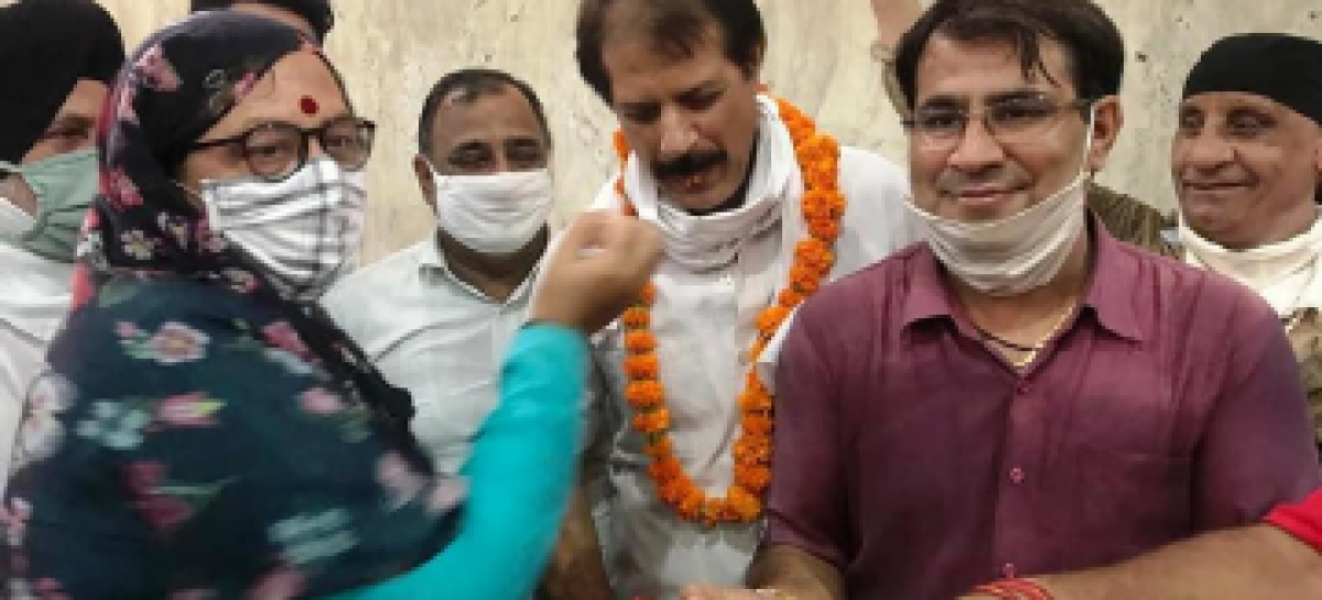 अपनी खिसकती ज़मीन बचाने के लिए मंगल पर हाथ रखा विधायक सीमा ने