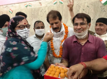 अपनी खिसकती ज़मीन बचाने के लिए मंगल पर हाथ रखा विधायक सीमा ने