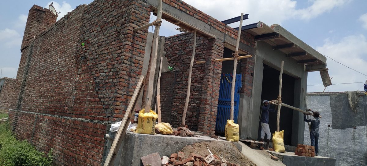 वैध-अवैध का खेल चलेगा, नेता-प्रशासन मेल रहेगा   सरूरपुर में निगम के तोड़े भवन पुनः बनने शुरू 