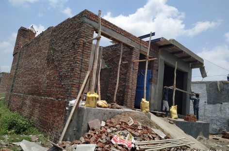 वैध-अवैध का खेल चलेगा, नेता-प्रशासन मेल रहेगा   सरूरपुर में निगम के तोड़े भवन पुनः बनने शुरू 