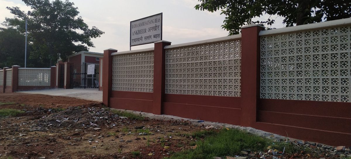 जिस अरावली को हवाओं ने घिसते घिसते 350 लाख साल में इतना घिसा है उस अरावली को भारत और राज्य सरकारों ने खनन माफियाओं के साथ मिलकर सिर्फ 35 सालों में कई गुना अधिक खोद डाला है..