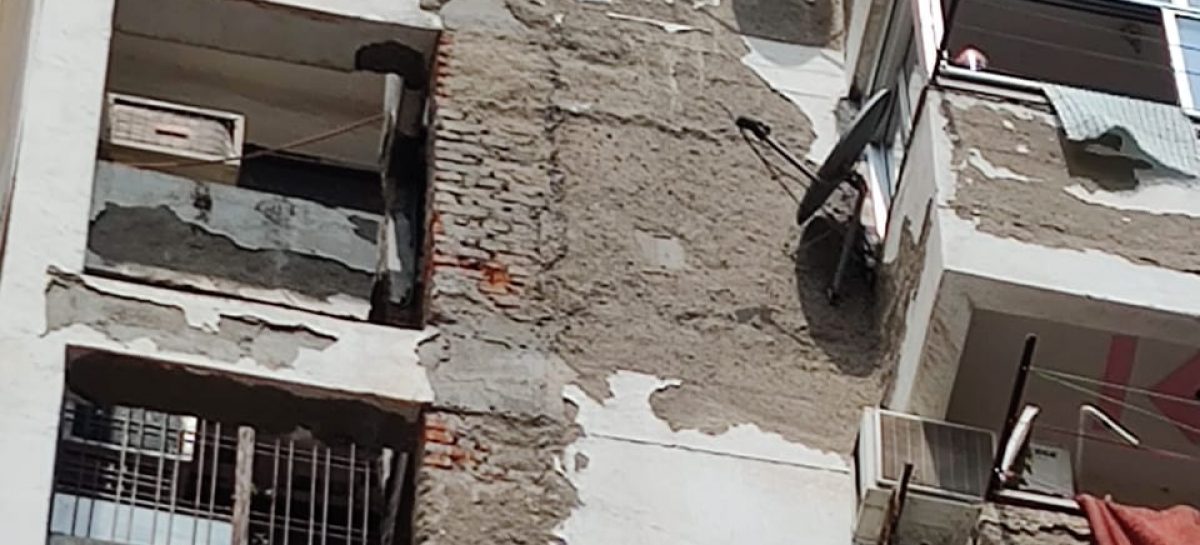 एसआरएस फ्लैट मालिकों  पर दोहरी धोखाधड़ी की मार