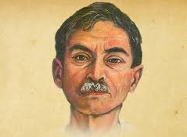 साहित्य राजनीति के पीछे चलने वाली सच्चाई नहीं, बल्कि राजनीति के आगे मशाल दिखाते हुए चलने वाली सच्चाई है।”