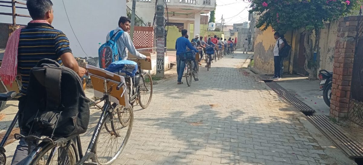 युवकों का साइकिल अभियान  पहुंच रहा है गांव-गांव…