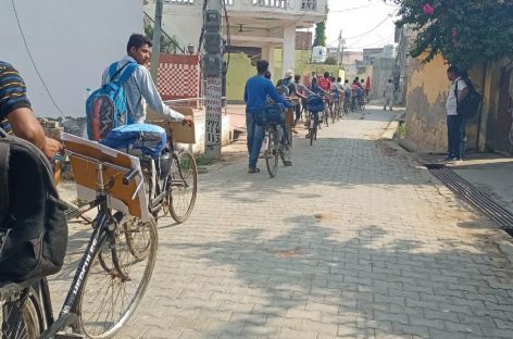 युवकों का साइकिल अभियान  पहुंच रहा है गांव-गांव…