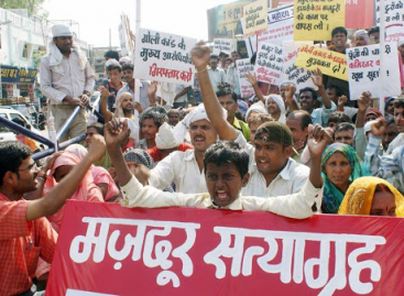 एक जमाना वह भी था जब यूनियन नेता का पता ही नहीं चलता था, छिप-छिप कर यूनियन का गठन किया जाता था और एक जमाना यह आ गया कि यूनियन कब्ज़ाने के लिये लाखों खर्च करके कोर्ट का सहारा लेने में भी कोई शर्म महसूस नहीं होती…