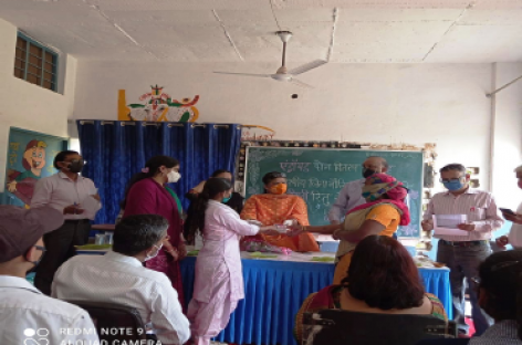 गरीब छात्र-छात्राओं की मदद का जुनून हो तो ऐसा मोबाइल फोन बैंक : आनलाइन पढ़ाई पूरी कराने के लिए डीईईओ रितु चौधरी का मिशन…