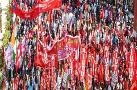 एचएमएस के साथ नाभि-नाल का सम्बन्ध रखने वाली एस्कॉर्टस यूनियन खुद तो रसातल में गयी सो गयी साथ में एचएमएस को भी ले डूबी। किसी जमाने में 12500 सदस्यों वाली इस यूनियन में आज मात्र 1750 सदस्य ही रह गये हैं