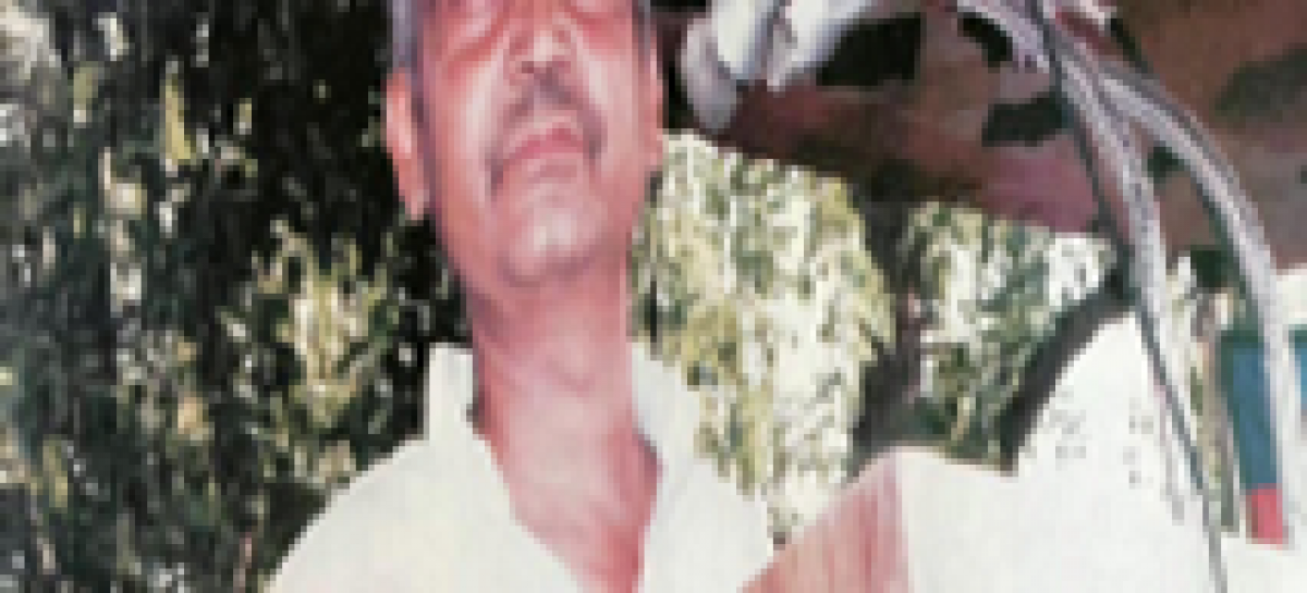 वह तो कम्युनिस्ट है और एक बार वह बन गया तो फिर वह हटने वाला नहीं..