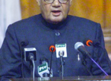 दरअसल, किसी देश की आजादी की लड़ाई सबसे बड़ी होती है। अगर आप कोई संगठन हैं और उस आंदोलन में शामिल नहीं हैं तो वर्षों बाद वो बातें और घटनाएँ आपका पीछा करती हैं। आरएसएस और भाजपा के साथ यही हो रहा है