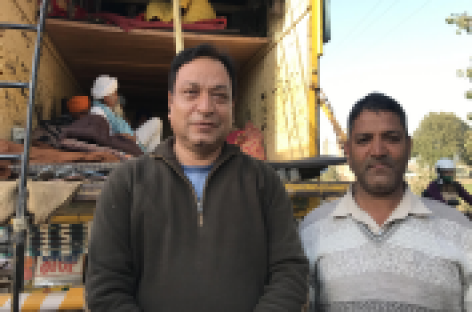 पलवल के मोर्चे पर कश्मीर से आए पांच युवक नजर आए….