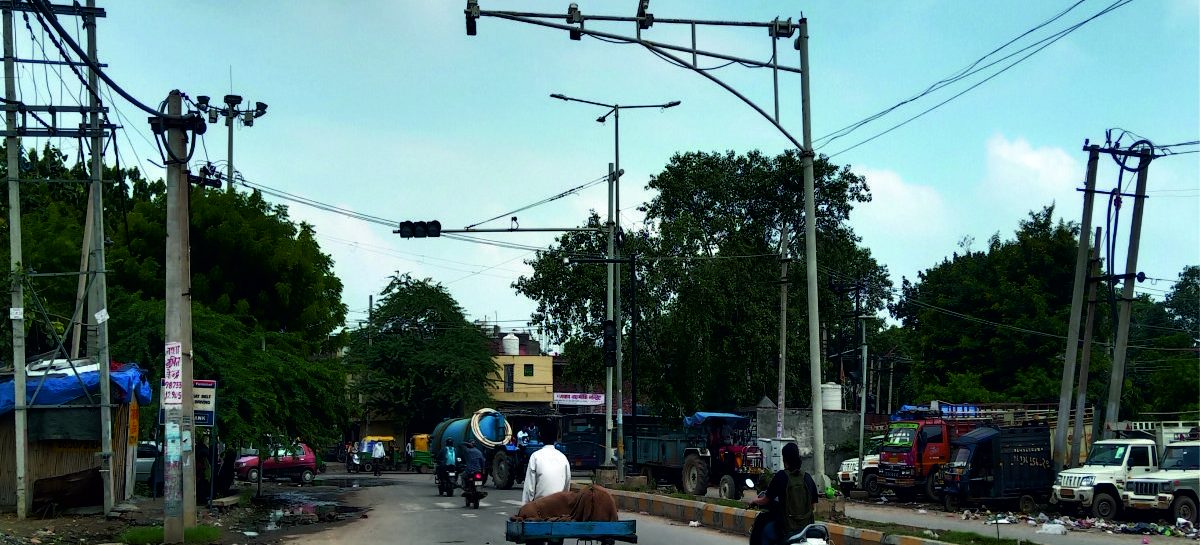 स्मार्ट सिटी की पहचान: खड्डों में सडक़ें उन पर लगेंगे कैमरे