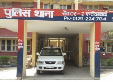 गरीब लोगों को लूटने के लिये पुलिस ने पाल रखे हैं दल्ले