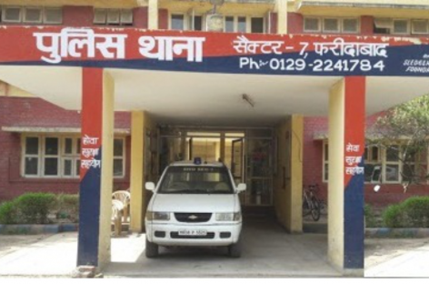 गरीब लोगों को लूटने के लिये पुलिस ने पाल रखे हैं दल्ले