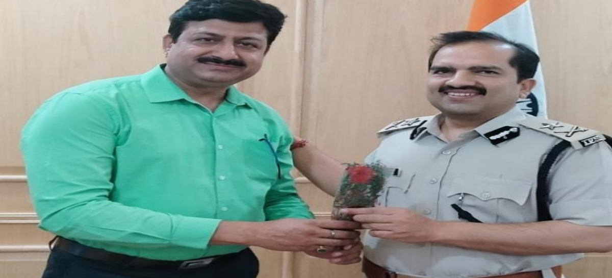 हास्यास्पद  पुलिस ने 66 मुकदमे दर्ज करके 67 जुआरियों व सट्टेवालों को गिरफ्तार कर 1.14 लाख बरामद किये