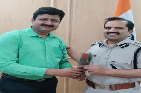 हास्यास्पद  पुलिस ने 66 मुकदमे दर्ज करके 67 जुआरियों व सट्टेवालों को गिरफ्तार कर 1.14 लाख बरामद किये