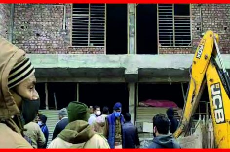 पहले अवैध निर्माण कराये और अब गिराये जा रहे