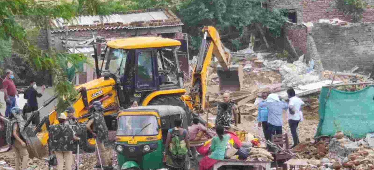 बड़े फार्म हाउस व आलीशान भवनों को छोडक़र खट्टर सरकार का बुलडोजर फिर पहुंचा खोरी