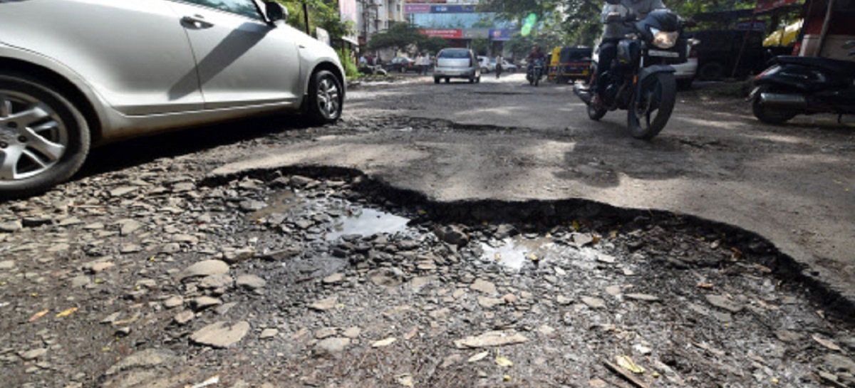 हजारों करोड़ों डकारने के बावजूद स्मार्ट सिटी की घातक सडक़ें