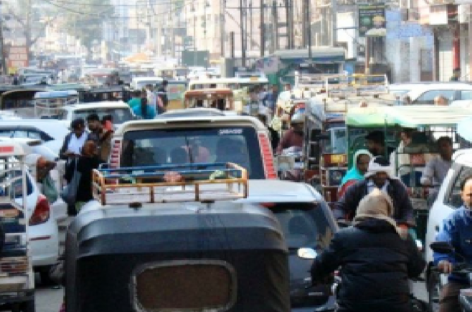 मथुरा रोड पर भयंकर ट्रैफिक जाम