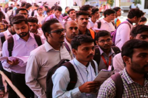 रोजगार व बेरोजगारी दर की धुंध में छिपी सामाजिक असलियत