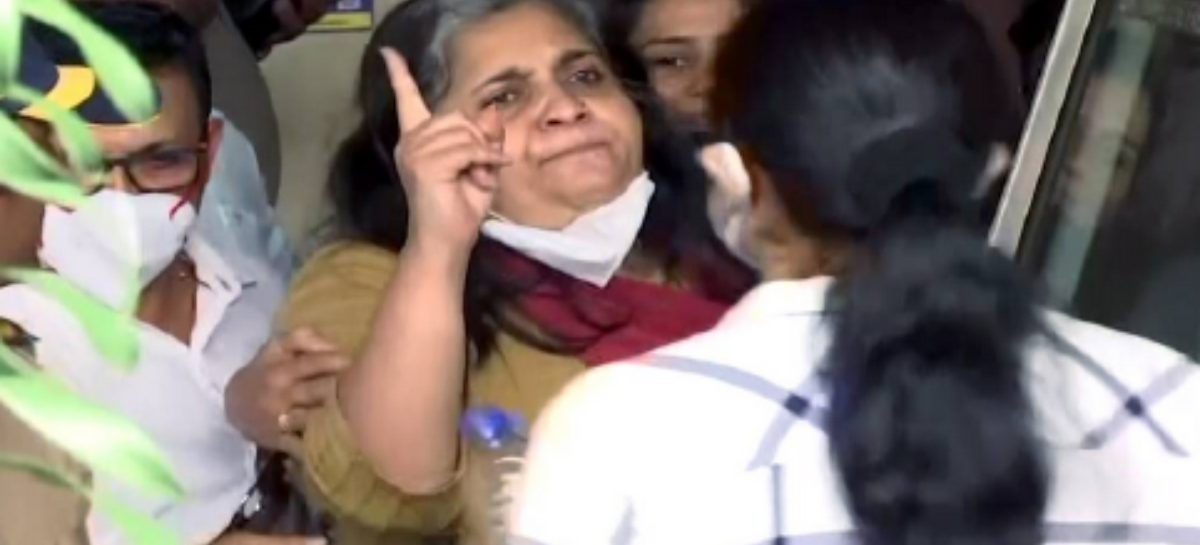 मोदी क्लीन चिट: याचिकाकर्ता से जुड़े लोग हिरासत में