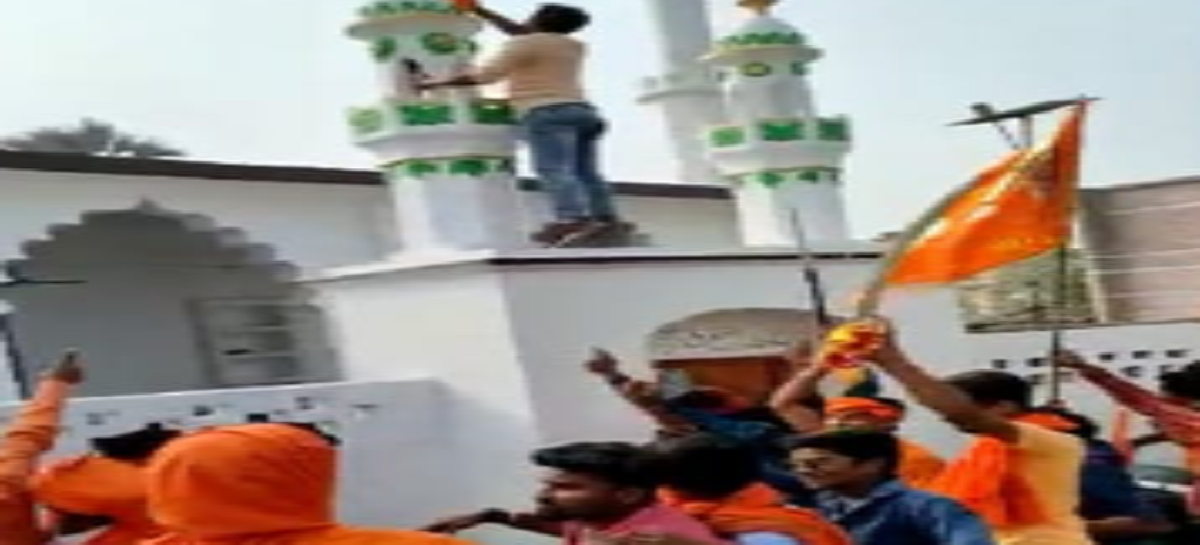 हिन्दी मीडियम के युवाओं के नाम रवीश कुमार का खुला खत…
