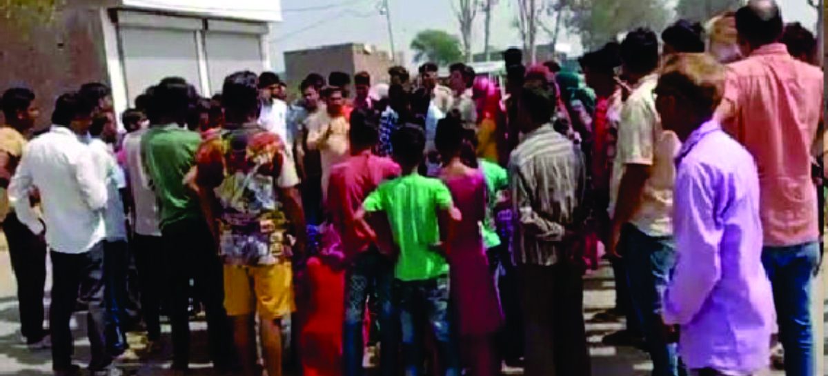 उफनते सीवरों से तंग दो नम्बर वासियों ने लगाया सडक़ जाम