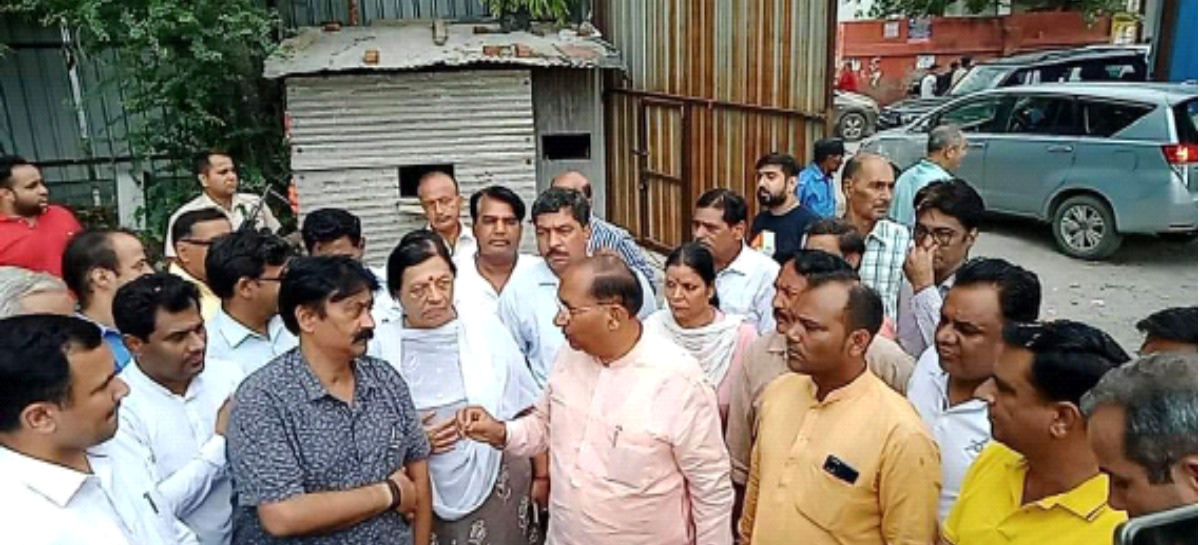 नगर निगम के अधूरे कामों को लेकर अफसरों को ‘धमकाया’
