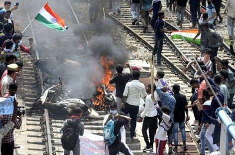 क्या आनंद महिंद्रा ने पूर्व सैनिकों को दिया था जॉब का ऑफर?  सेना के पूर्व दिग्गजों ने पूछे हैं तीखे सवाल