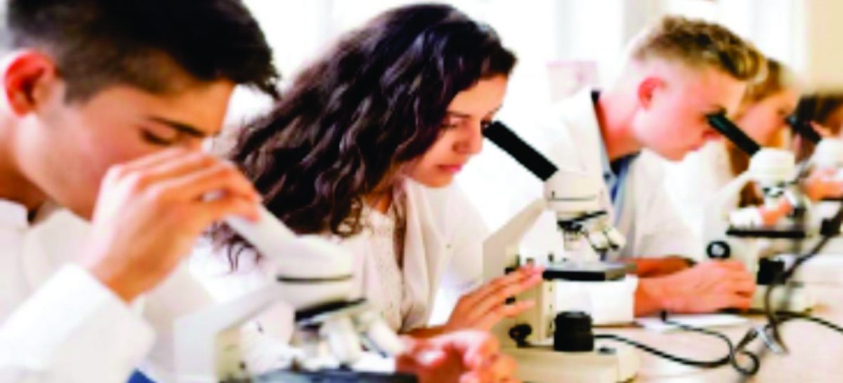 अध्ययन : विज्ञान में बराबरी से काम करती महिलाएं अपने पुरुष समकक्षों से 59 प्रतिशत पीछे