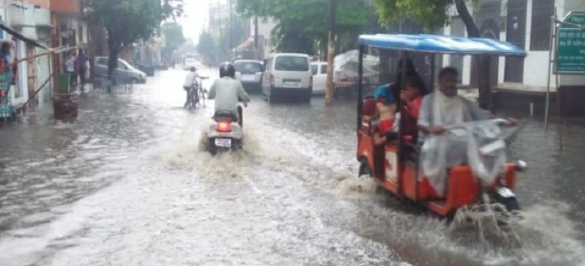 हल्की सी बारिश ने ही खोल दी प्रशासन की पोल