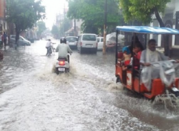 हल्की सी बारिश ने ही खोल दी प्रशासन की पोल