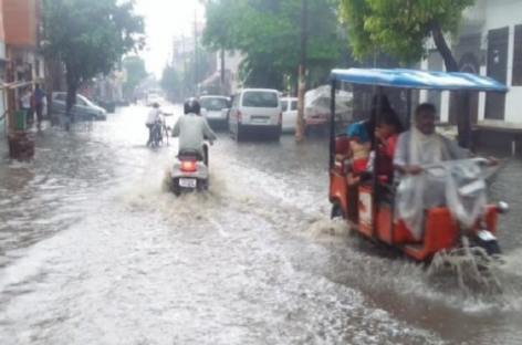 हल्की सी बारिश ने ही खोल दी प्रशासन की पोल