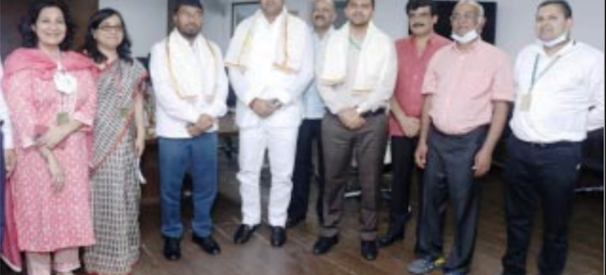 ईएसआईसी मेडिकल कॉलेज का केन्द्रीय मंत्री ने किया दौरा