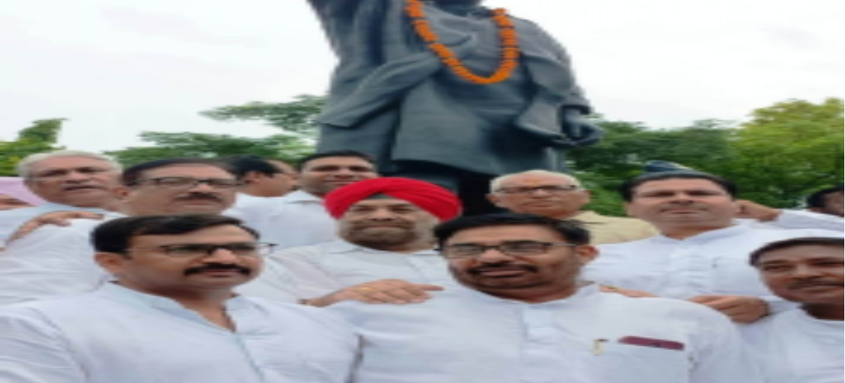 राजीव गांधी ने देश की एकता के लिए जीवन का बलिदान दिया पूर्व पीएम राजीव गांधी की जयन्ती पर हुईं सर्व धर्म प्रार्थना, दी  श्रद्धाजंलि